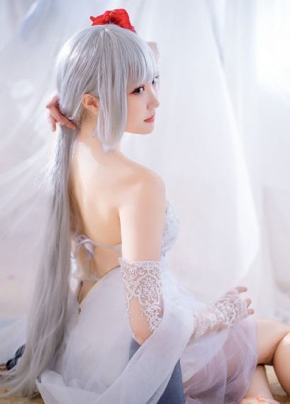 《漂亮的女邻居》在线观看