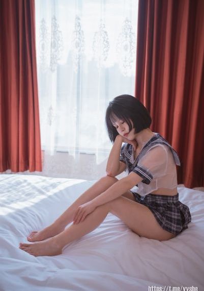 含着岳的丝袜美足脚趾电影