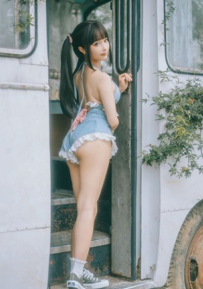 《安达与岛村》