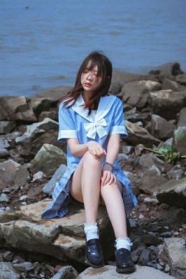 美女露出让男生揉的电影